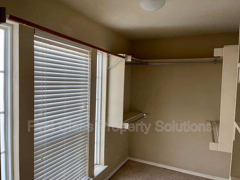 Moore House: 917 Renita Way