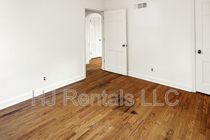 Florissant House: 1305 South New Florissant Road