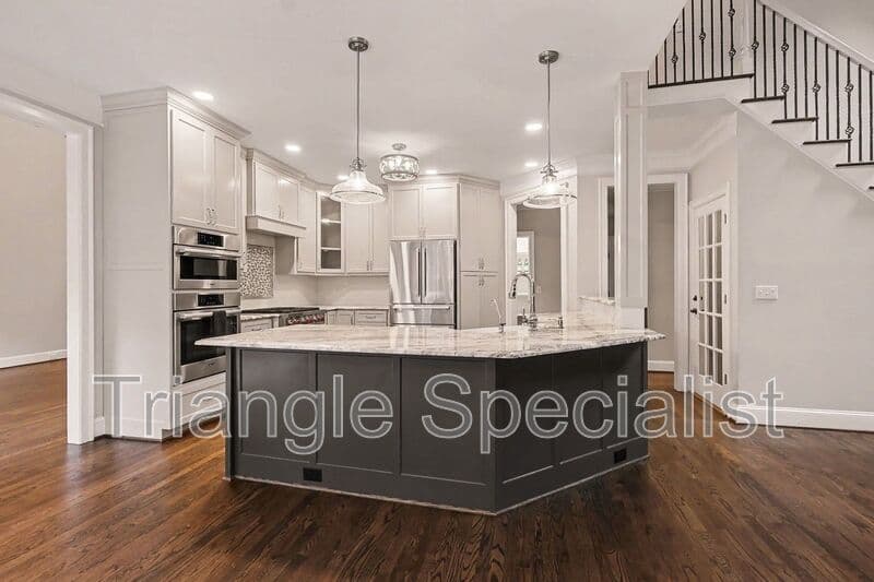 Raleigh House: 6121 Carlyle Drive