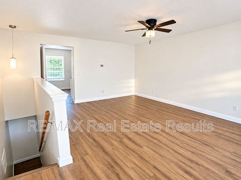 Gravette Condo: 210 White Oak Dr NE