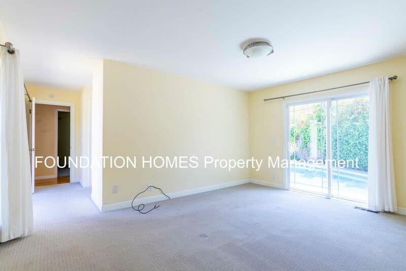Larkspur House: 5 Harvard Drive