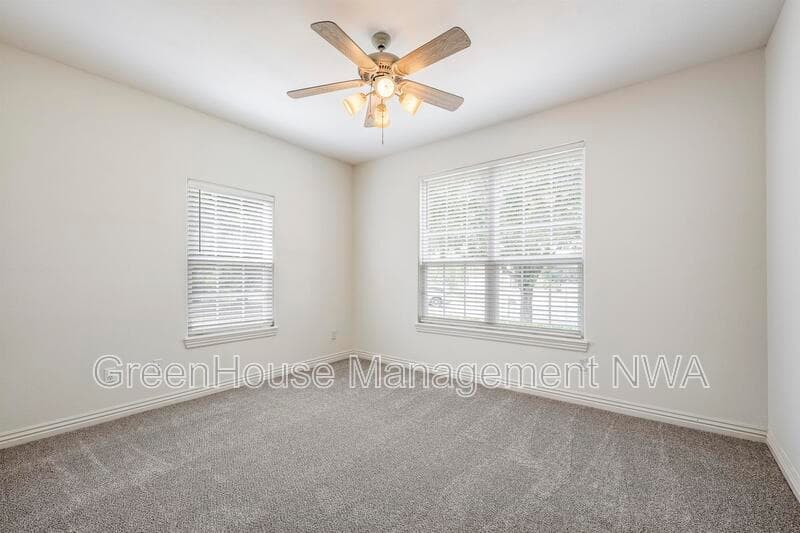 Bentonville House: 4003 SW Hawthorne Place