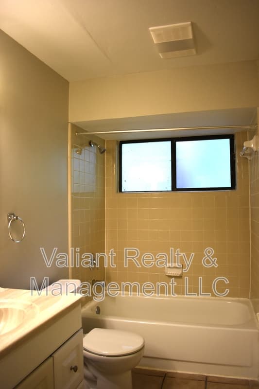 Jacksonville House: 6555 Diamond Leaf South