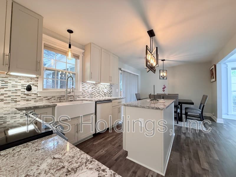 Raleigh House: 6920 Dawnalia Court