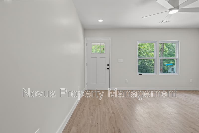 Carrollton House: 320 Adamson Avenue