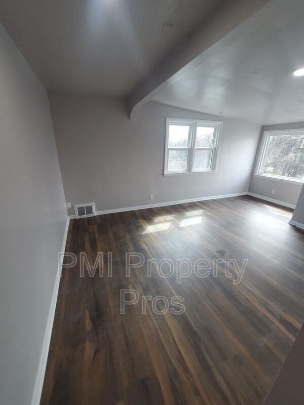 Milwaukee Condo: 159A S 78th St