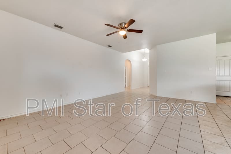 Fort Worth House: 6324 Spokane Drive