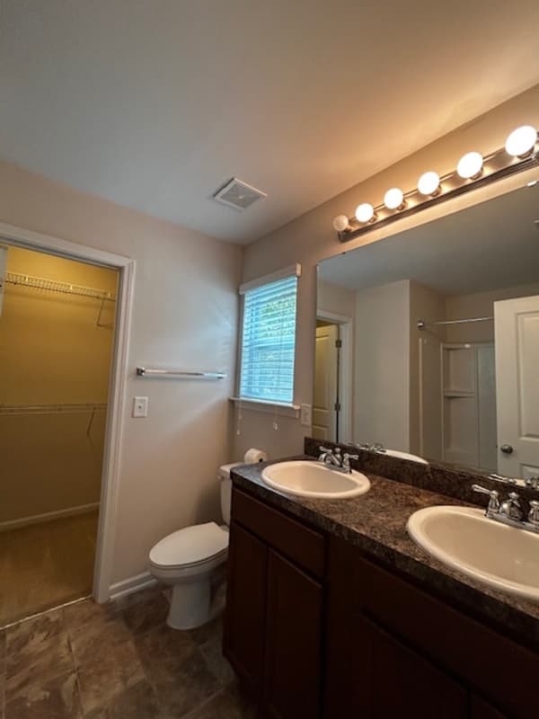 Lexington House: 257 Chesterton Drive