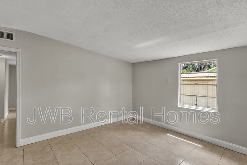 Jacksonville House: 9061 10th Ave