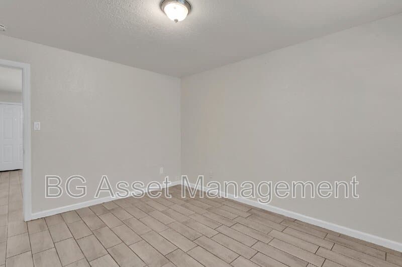 Sacramento Condo: 714 Darina Avenue