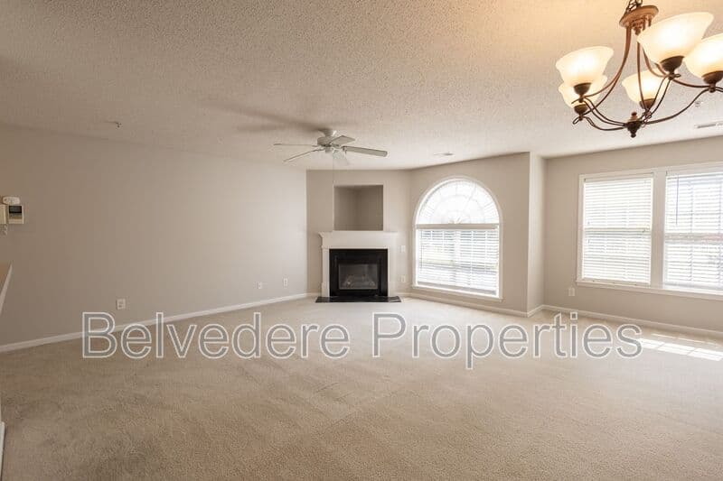 High Point House: 6121 Hedgecock Cir