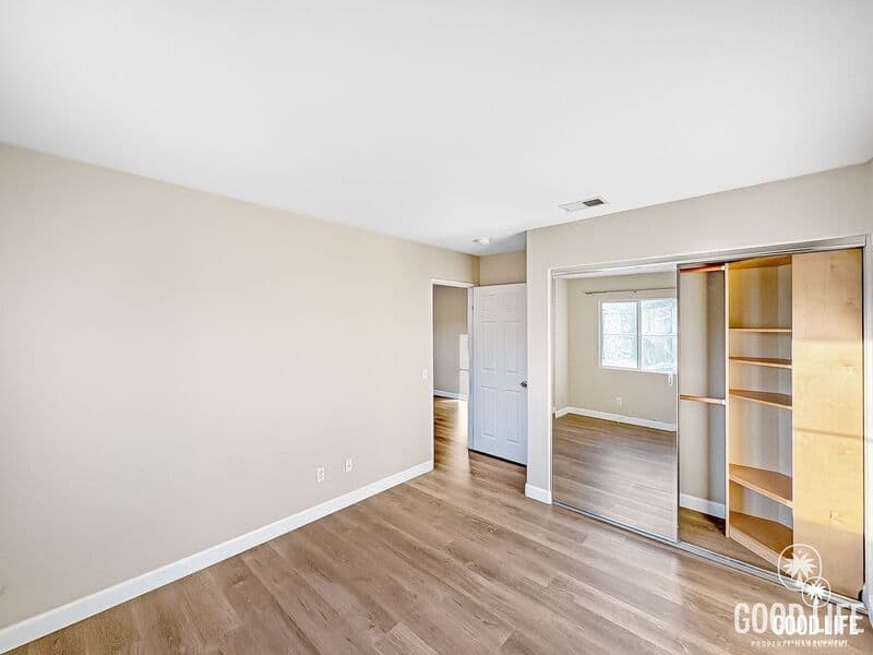 Oceanside House: 1124 Brighton Dr