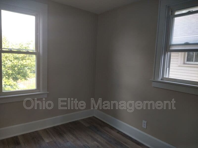Columbus House: 206 N Harris Ave