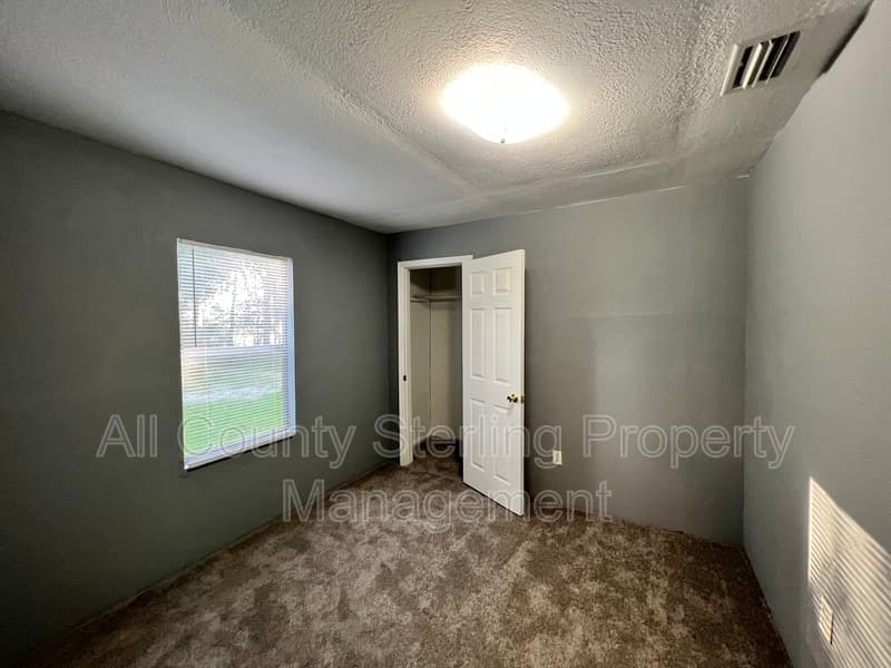Lake City House: 727 SE Dade Street