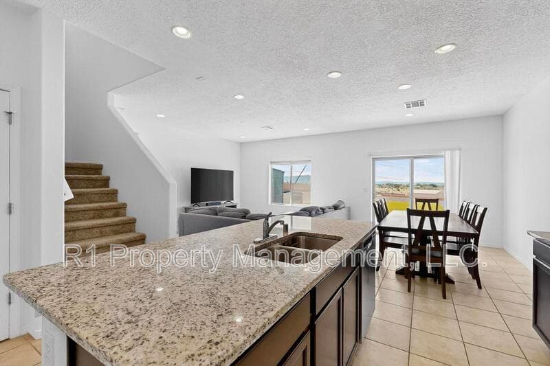 Rio Rancho House: 108 Hue Street