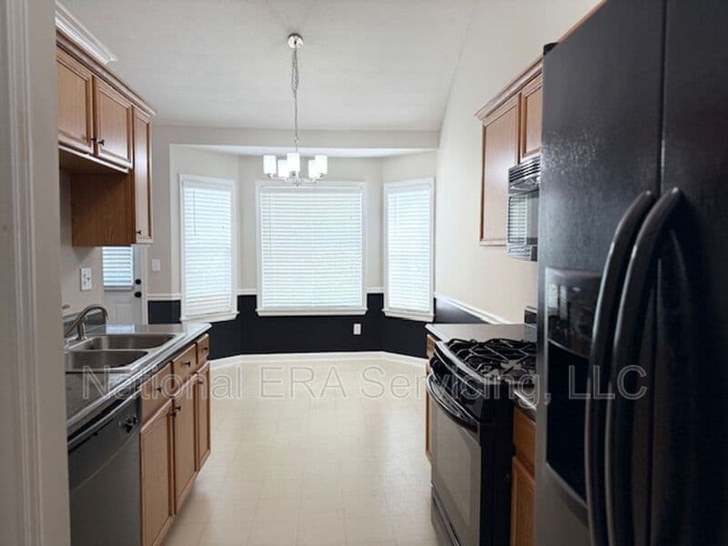 Hampton House: 2034 Elm Grove Ln