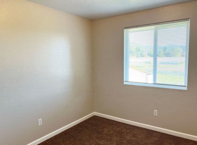 Springfield Townhome: 782 North Cloverleaf Loop