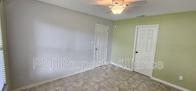 Clermont House: 11649 Crescent Pines Boulevard