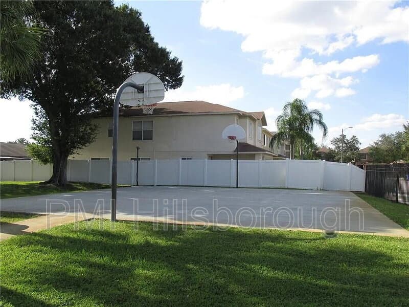 Brandon House: 914 Burlwood Street