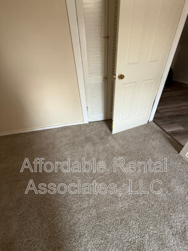 Milwaukee Condo: 1569 S 10th St