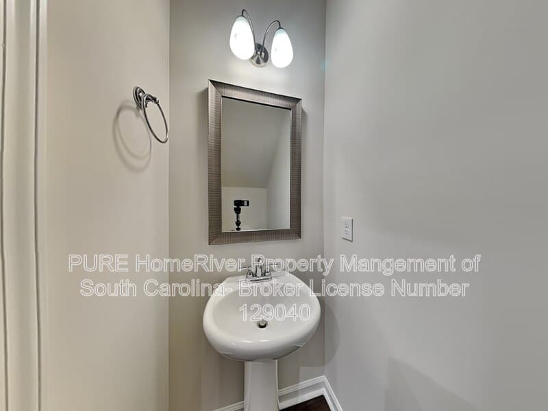 Elgin Townhome: 1054 Cornelia St