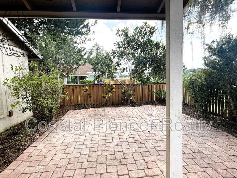 Lutz House: 15502 Morning Dr.