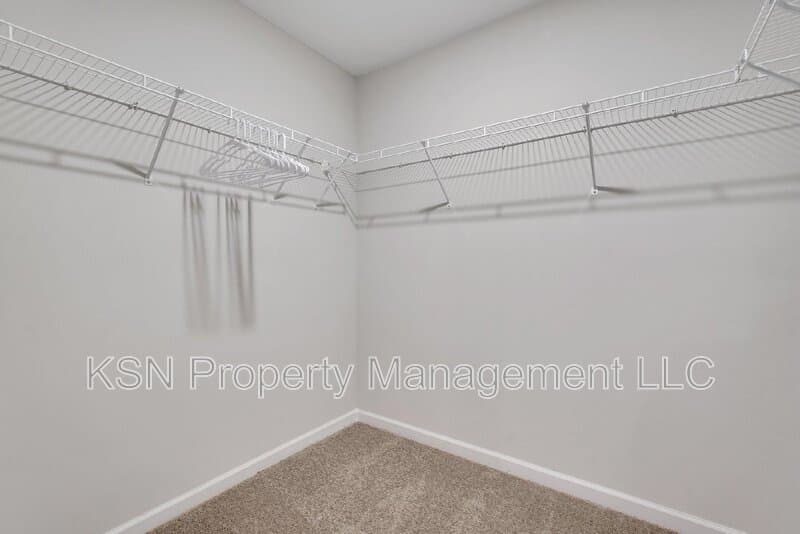 Bloomingdale House: 224 Skylark Rd
