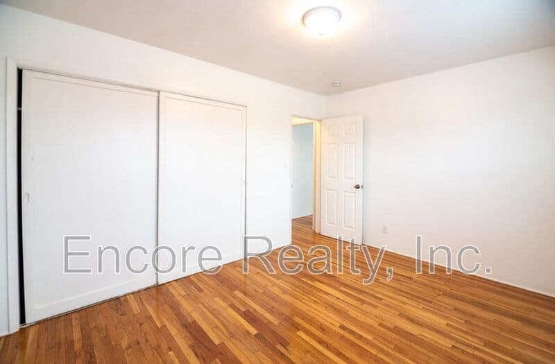San Diego House: 2168 Bacon St