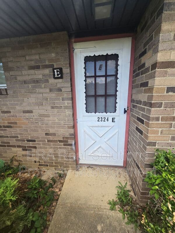Columbus House: 2324 N WOODBROOK E CR