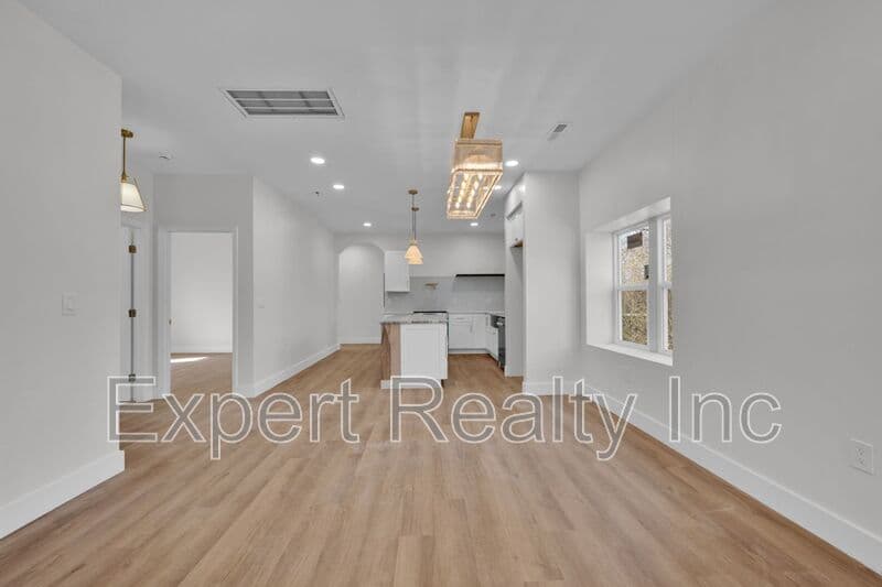 Birmingham House: 1720 34th Pl N