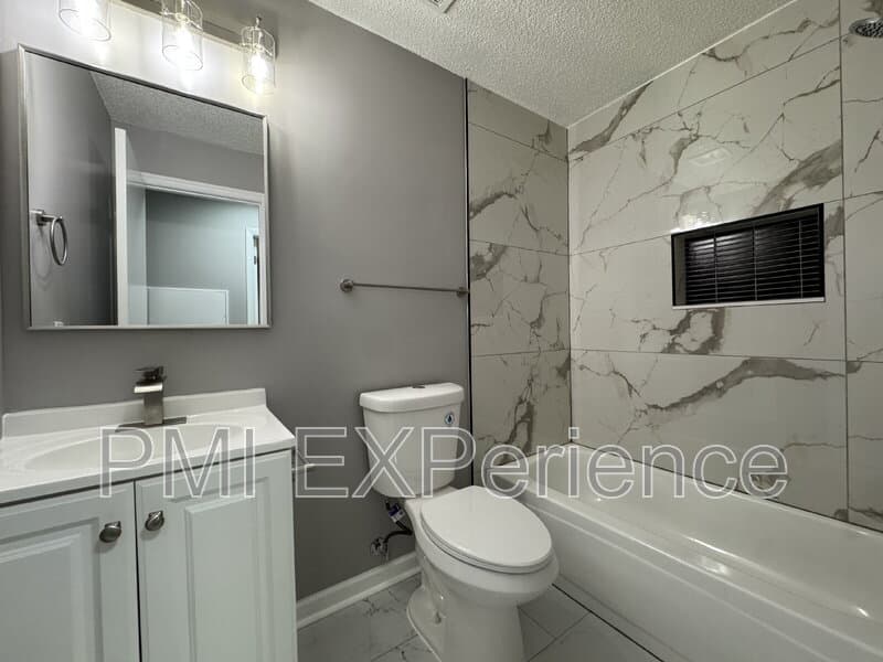 Silver Spring Condo: 2607 Camelback Ln