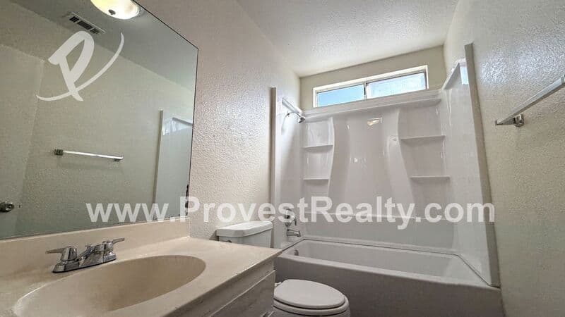 Apple Valley House: 22544 Sioux Rd
