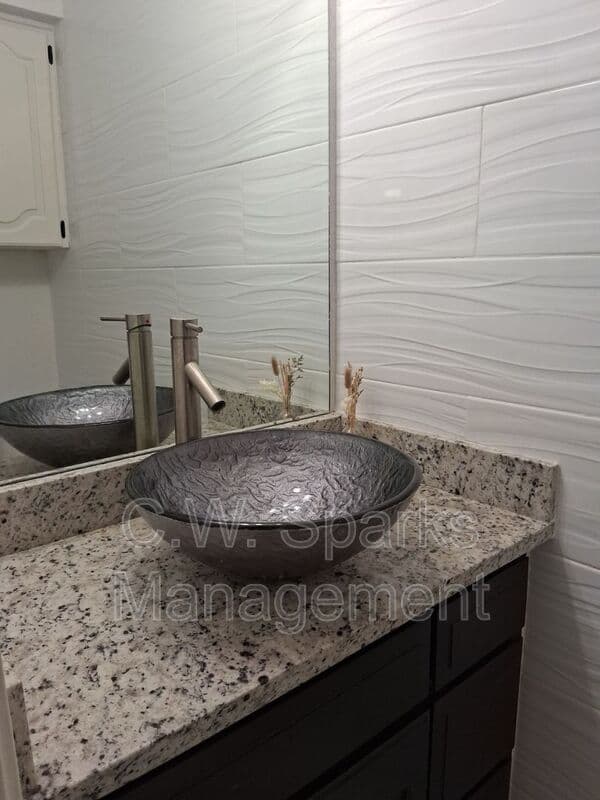 Grapevine House: 1503 Laguna Vista Way