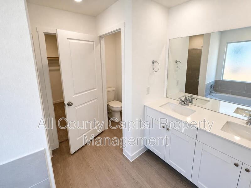 Pflugerville House: 17909 Orchard Oriel Way