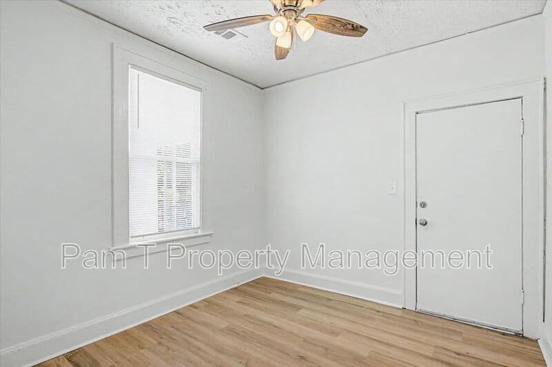 Savannah Condo: 613 W 39th St