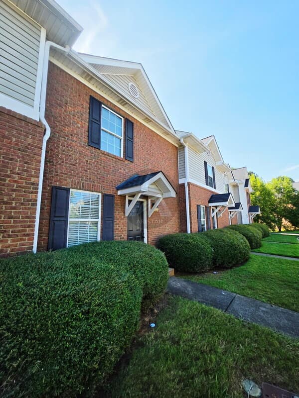 Cartersville Townhome: 17 Middlebrook Dr