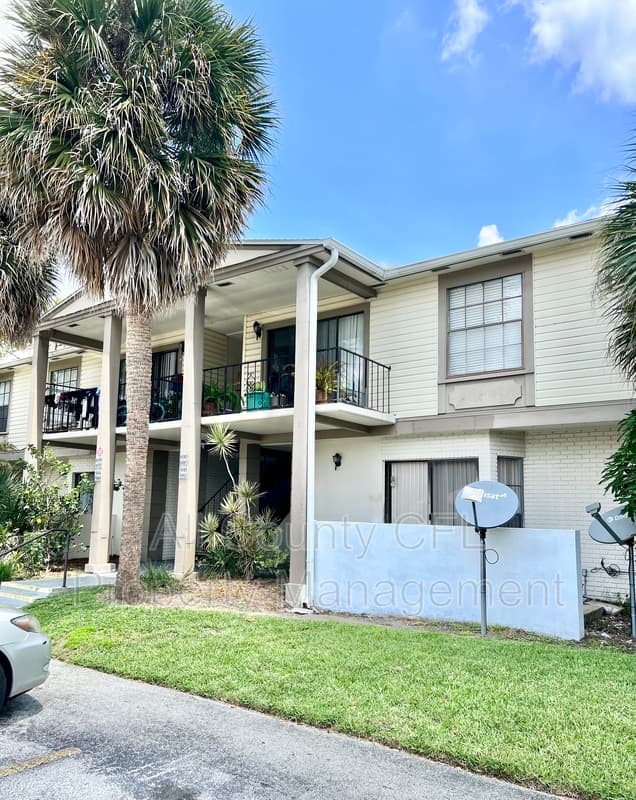 Orlando Condo: 6065 Village Circle