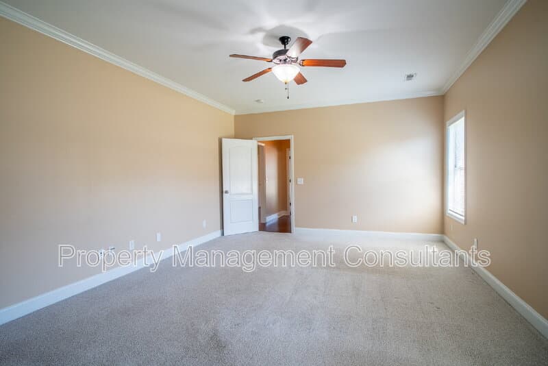 Madison House: 178 Sarah Jane Dr