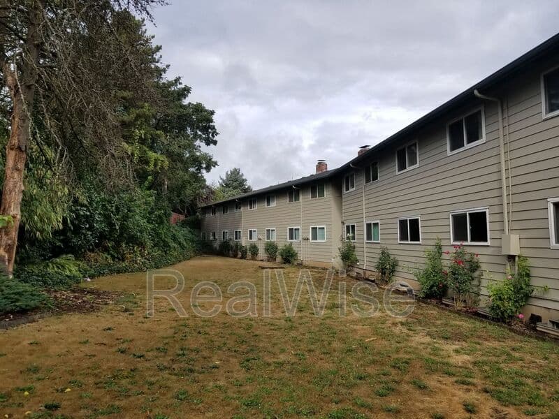 Gresham Condo: 17838 NE Multnomah Dr
