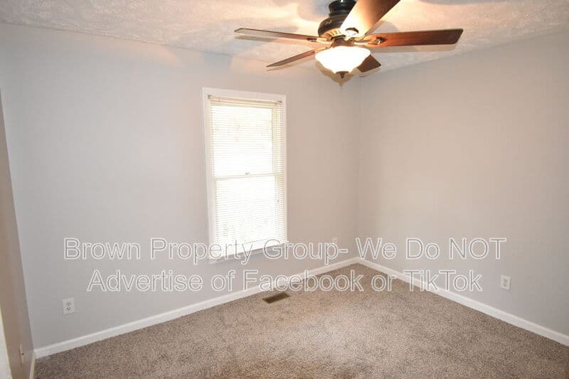 Fayetteville House: 6313 Applewhite Rd