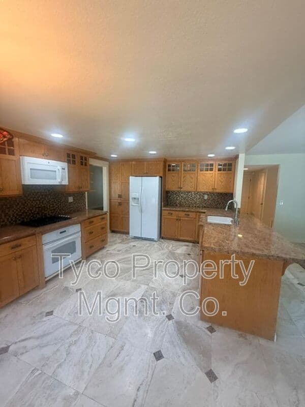 Bonita House: 526 Trailridge Drive