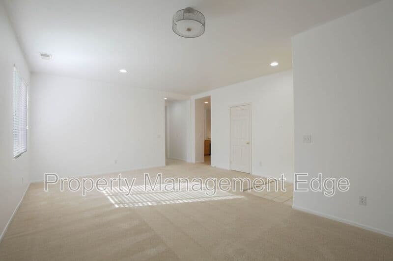 Hemet House: 127 Fuerte Ct