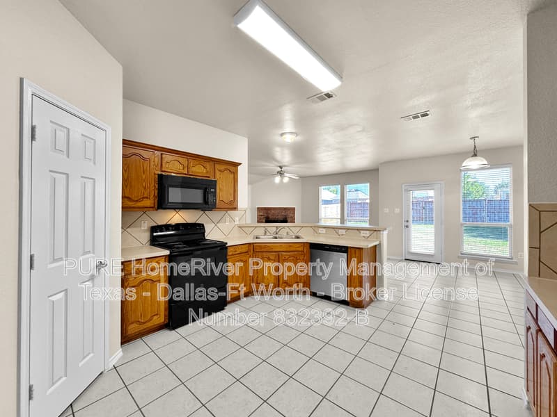 Forney House: 2215 Overton Dr