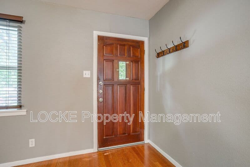 Fort Worth House: 3808 Bryce Ave