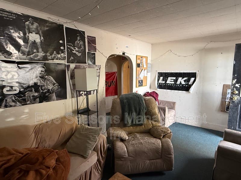 Burlington Condo: 14 Dans Court - 14