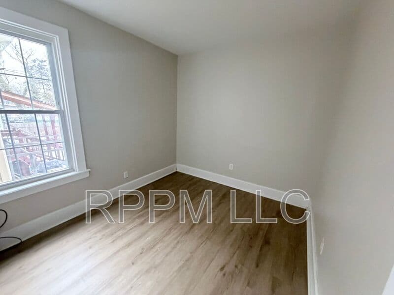 East Orange Condo: 106 N 16th St #1