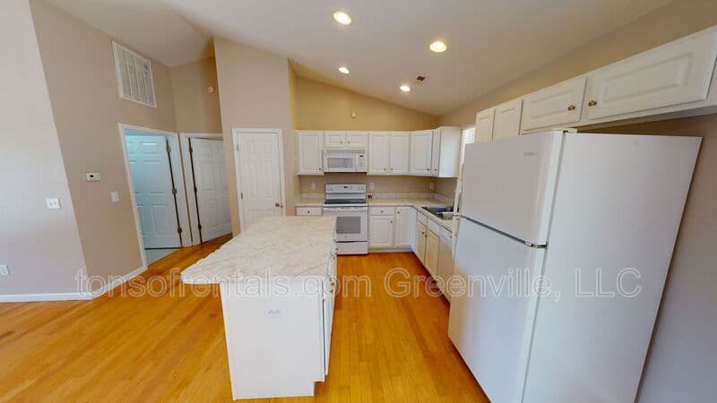 Lyman House: 226 Heatherbrook Drive