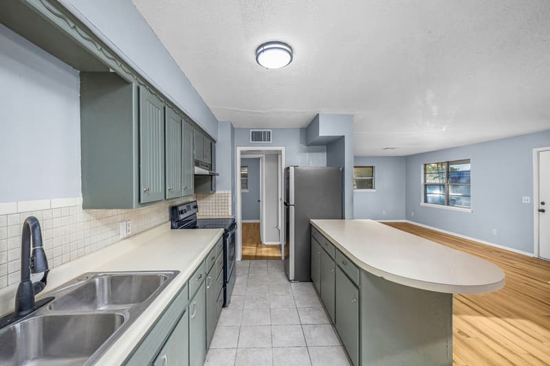 Lawton House: 3015 Northeast Pioneer Boulevard