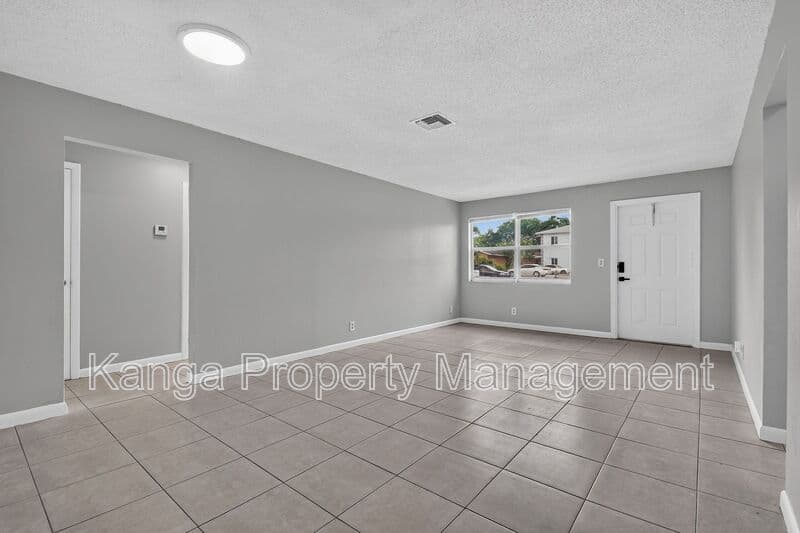 Riviera Beach House: 1037 W 28Th St