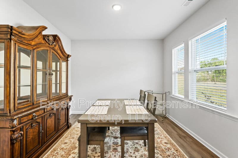 Four Oaks House: 482 Olivia Crossing Court